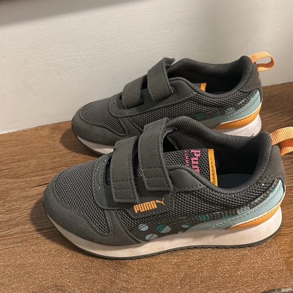 Kids puma sneakers size 13 C - used but decent condition - Picture 2 of 6